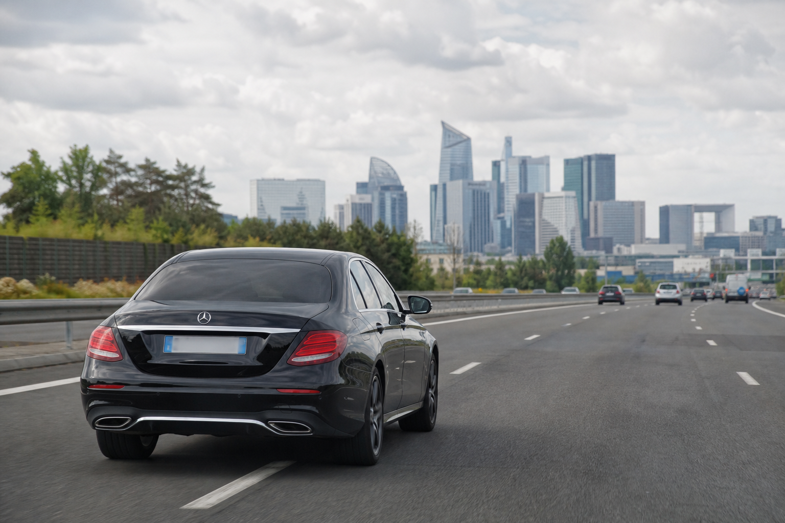 VTC Saint-Quentin-en-Yvelines berline La Défense – MonChauffeurVIP 06 18 33 21 74