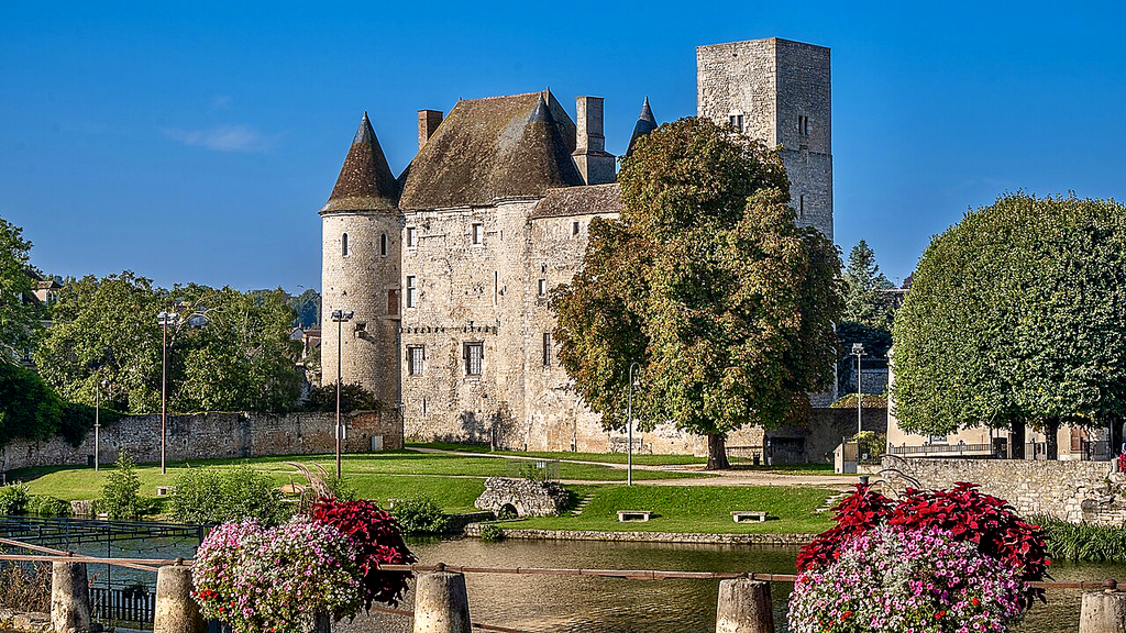 VTC Nemours château musée bords du Loing – chauffeur privé 77140 MonChauffeurVIP