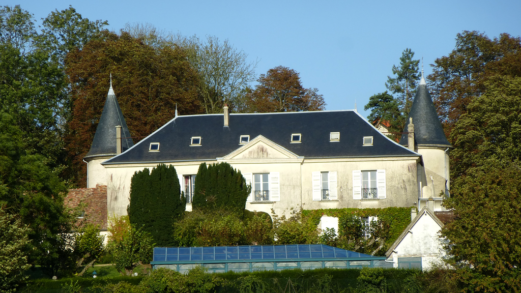 VTC Monthyon château Jean-Claude Brialy – chauffeur privé 77122 MonChauffeurVIP