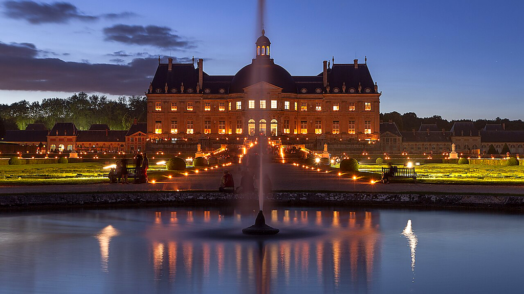 Château de Vaux-le-Vicomte de nuit aux chandelles – VTC Maincy chauffeur privé MonChauffeurVIP