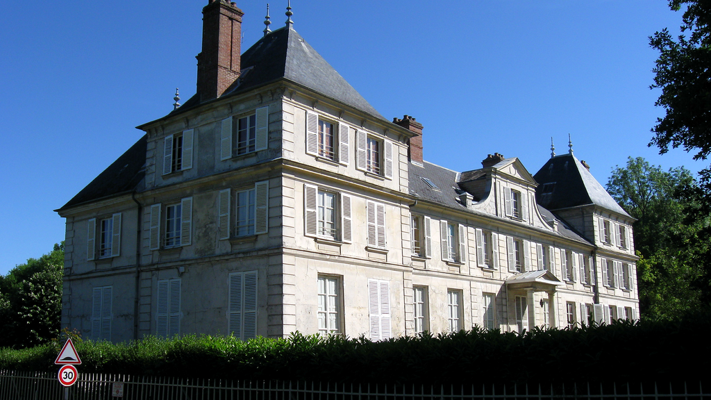 VTC Chauconin-Neufmontiers château du Martroy patrimoine – chauffeur privé 77124 MonChauffeurVIP