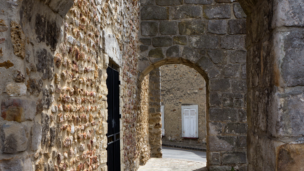 VTC Perthes église Saint-Gervais-et-Saint-Protais patrimoine – chauffeur privé 77930 MonChauffeurVIP