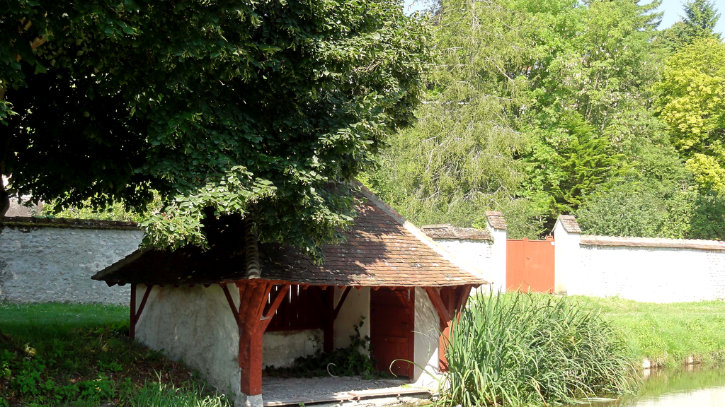 VTC Château-Landon lavoir sur le Fusain patrimoine – chauffeur privé 77570 MonChauffeurVIP