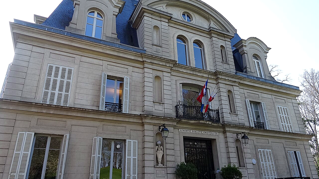 Mairie de Juvisy-sur-Orge – VTC chauffeur privé 91260 MonChauffeurVIP 06 18 33 21 74