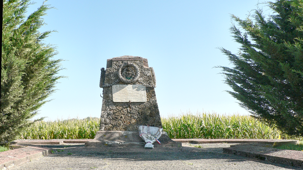 VTC Chambry monument des Quatre-Routes patrimoine – chauffeur privé 77910 MonChauffeurVIP