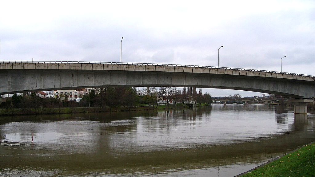 VTC Montereau pont Seine Yonne confluence – chauffeur privé 77130 MonChauffeurVIP