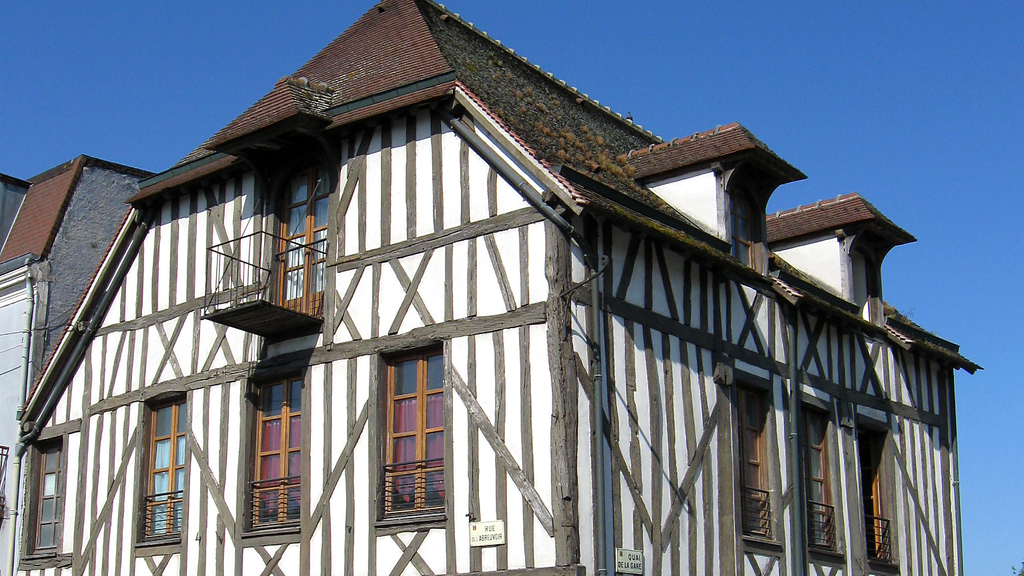 VTC Bray-sur-Seine quai de la gare patrimoine – chauffeur privé 77480 MonChauffeurVIP