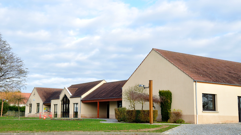 VTC Chauffry mairie hôtel de ville 77169 – MonChauffeurVIP 06 18 33 21 74