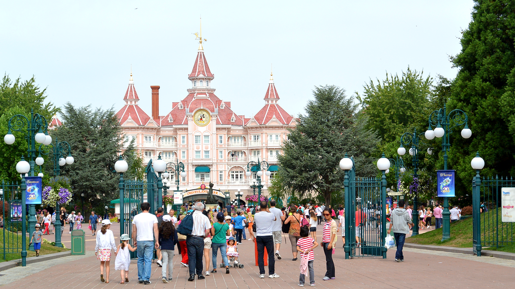 VTC Disneyland entrée parc Disneyland Paris 77700 – MonChauffeurVIP 06 18 33 21 74