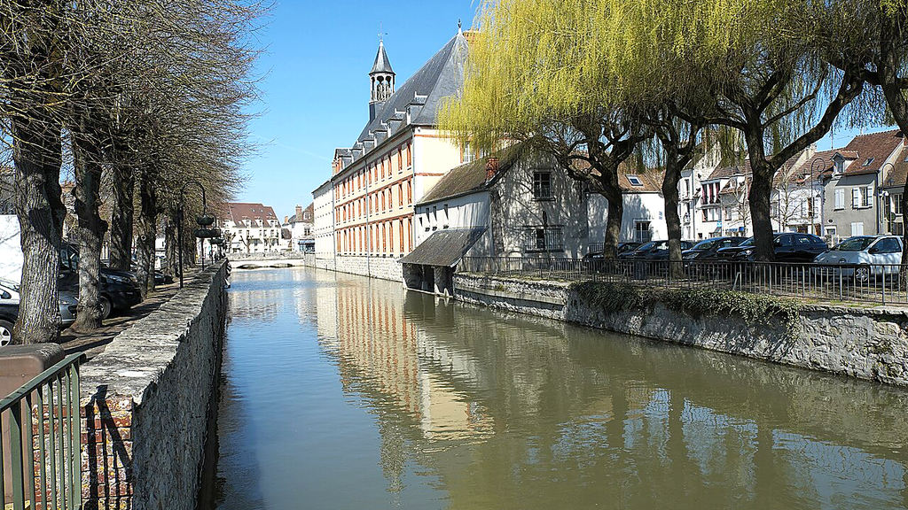 VTC Nemours mairie hôtel de ville – MonChauffeurVIP 06 18 33 21 74