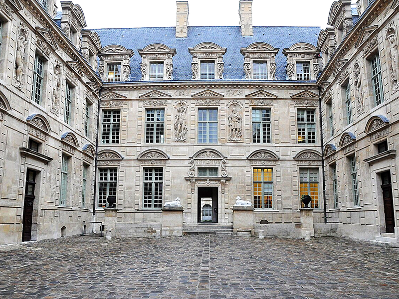 VAN VTC Paris 3e Hôtel de Sully – MonChauffeurVIP 06 18 33 21 74