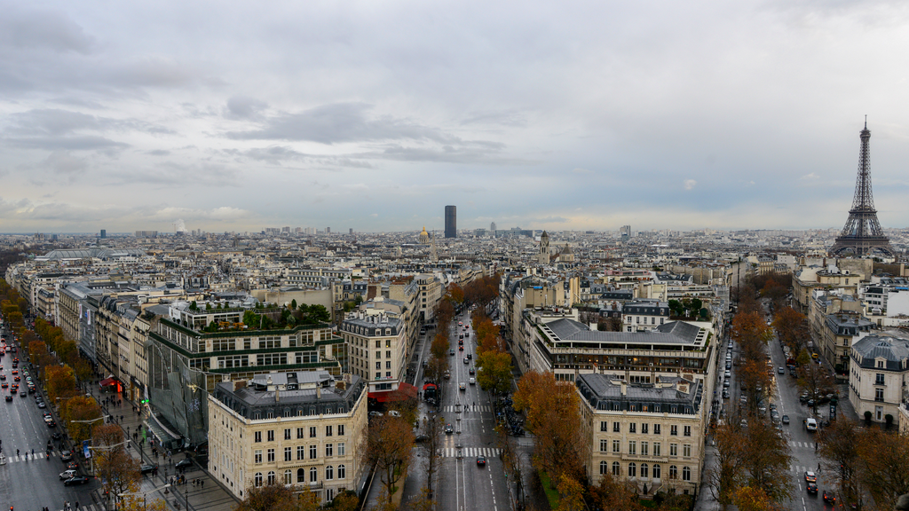 Tour Eiffel et Arc de Triomphe VTC Paris – chauffeur privé MonChauffeurVIP 06 18 33 21 74