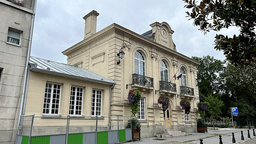 Ancienne mairie de Bagneux – VTC chauffeur privé 92220 MonChauffeurVIP