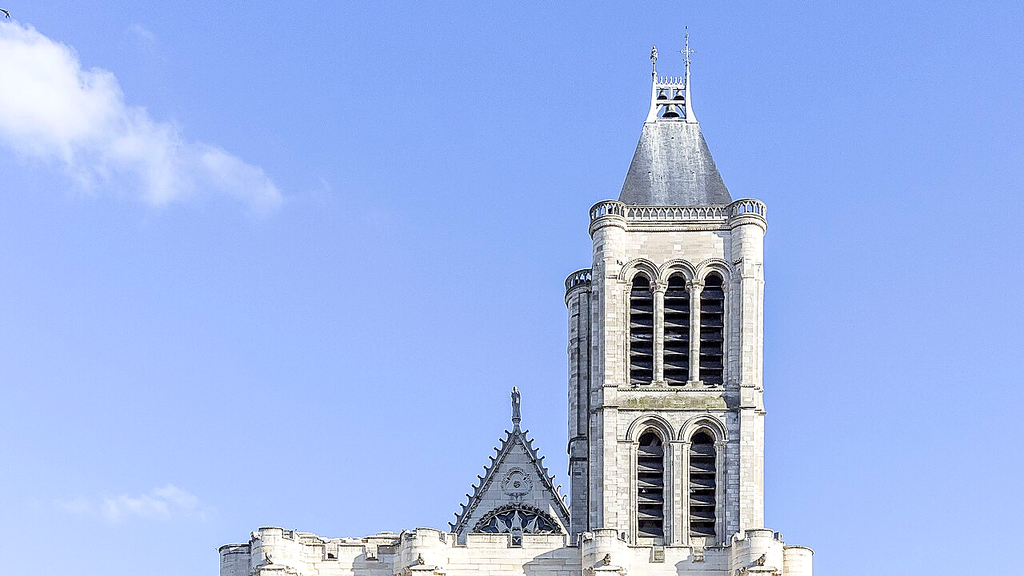 VTC Saint-Denis basilique – chauffeur privé 93200 MonChauffeurVIP 06 18 33 21 74