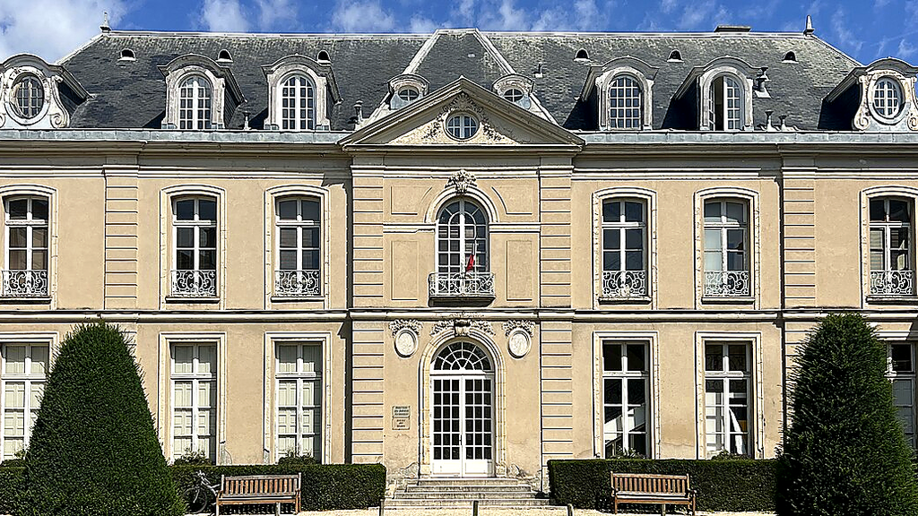 VTC Fontenay-aux-Roses château Sainte-Barbe – chauffeur privé 92260 MonChauffeurVIP 06 18 33 21 74