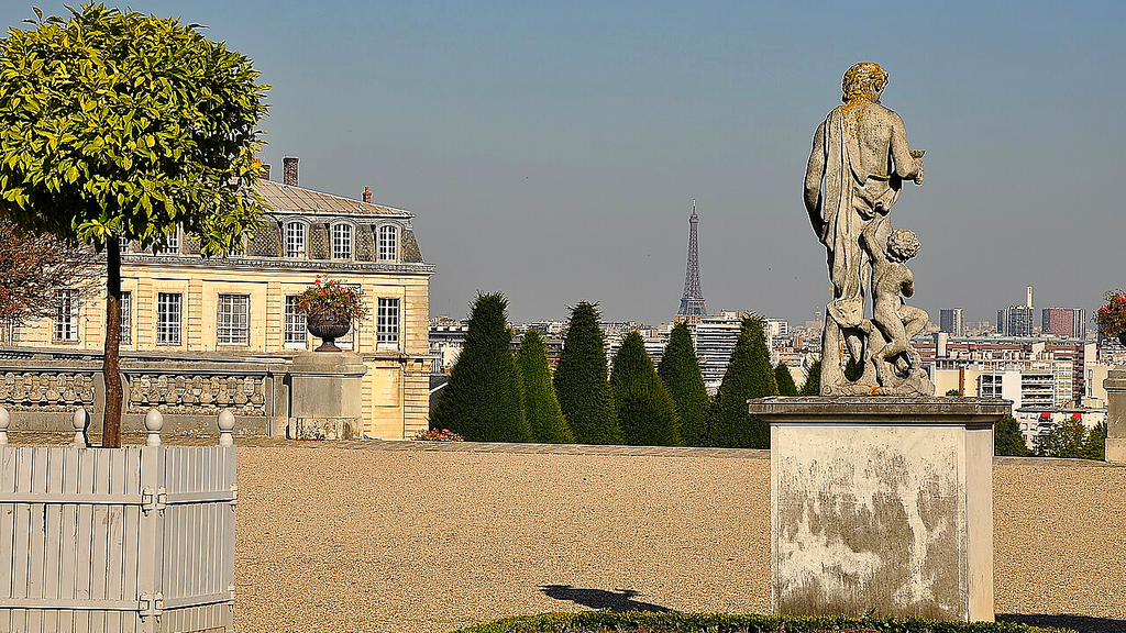 VTC Saint-Cloud domaine national parc – chauffeur privé 92210 MonChauffeurVIP 06 18 33 21 74