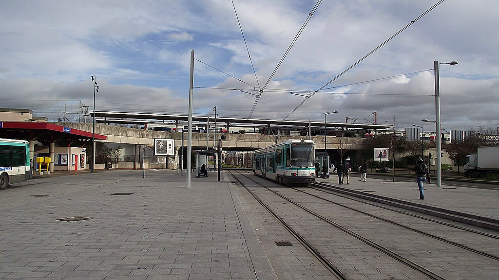 Gare et tram T1 Gennevilliers – VTC chauffeur privé 92230 MonChauffeurVIP