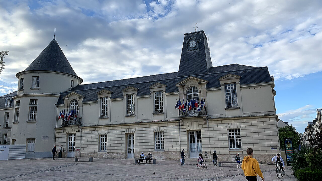 VTC Clamart hôtel de ville – chauffeur privé 92140 MonChauffeurVIP 06 18 33 21 74