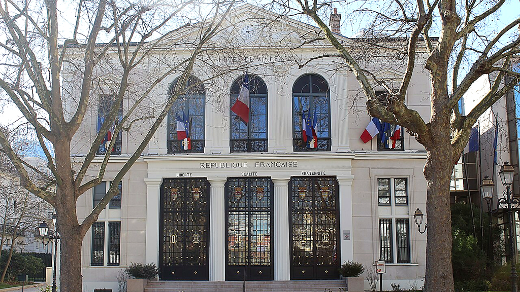 VTC Courbevoie hôtel de ville – chauffeur privé 92400 MonChauffeurVIP 06 18 33 21 74
