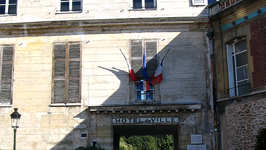 VTC Le Plessis-Robinson hôtel de ville – chauffeur privé 92350 MonChauffeurVIP 06 18 33 21 74