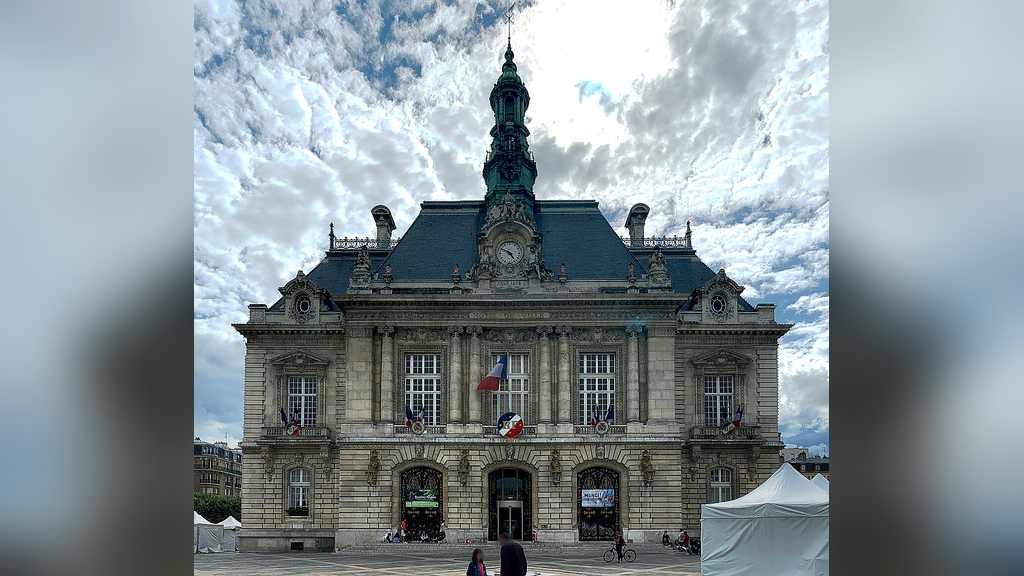VTC Levallois-Perret hôtel de ville beffroi – chauffeur privé 92300 MonChauffeurVIP 06 18 33 21 74