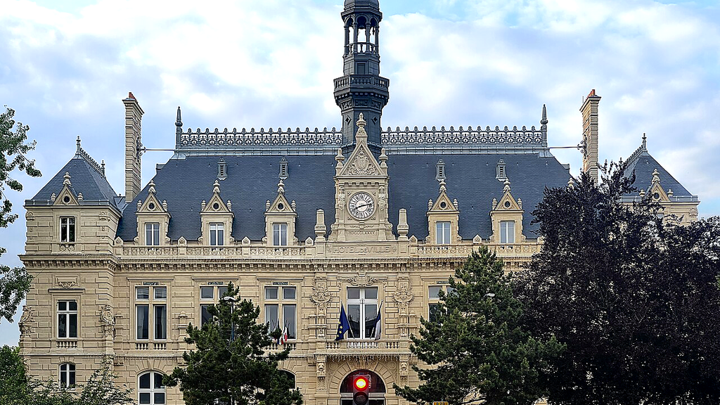 VTC Pantin hôtel de ville – chauffeur privé 93500 MonChauffeurVIP 06 18 33 21 74