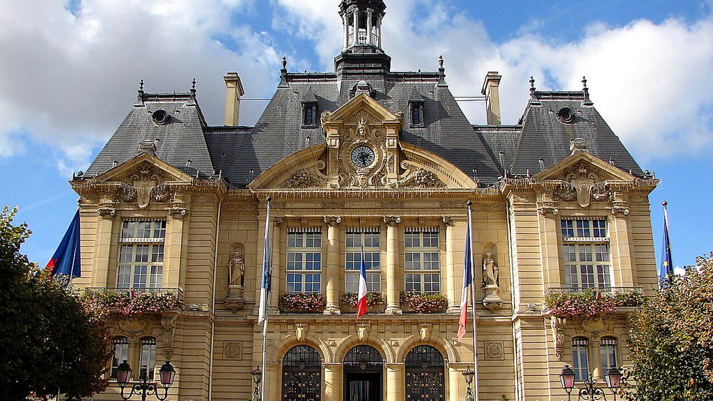VTC Suresnes hôtel de ville – chauffeur privé 92150 MonChauffeurVIP 06 18 33 21 74