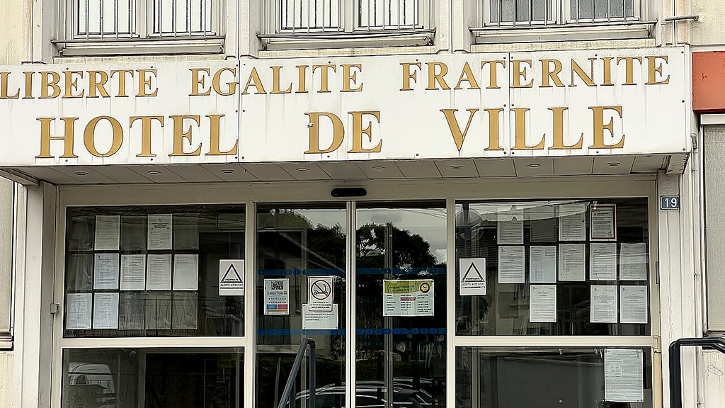 Hôtel de ville de Grigny – VTC chauffeur privé 91350 MonChauffeurVIP 06 18 33 21 74
