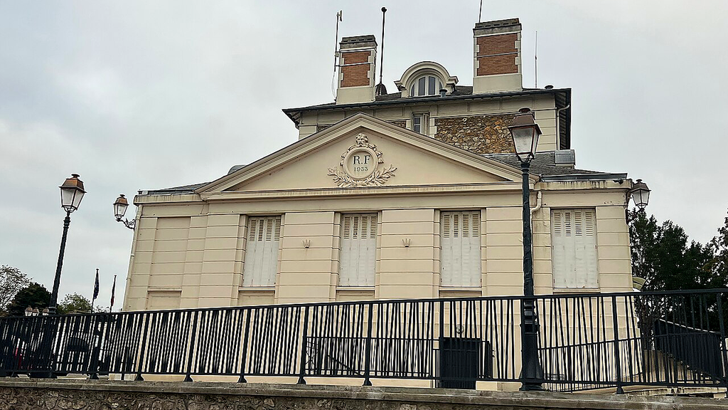 Mairie de Wissous – VTC chauffeur privé 91320 MonChauffeurVIP 06 18 33 21 74