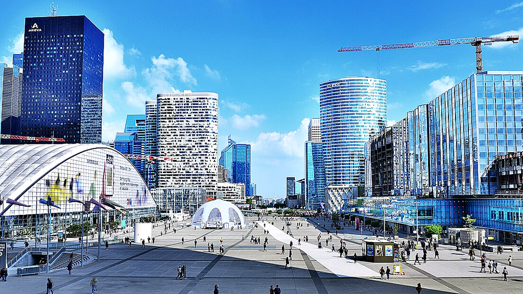 VTC La Défense parvis CNIT et tours – chauffeur privé 92800 MonChauffeurVIP 06 18 33 21 74