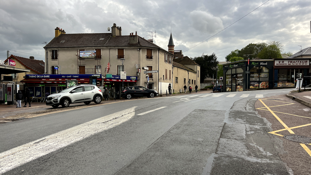 Place de la gare Savigny-sur-Orge RER C – VTC chauffeur privé 91600 MonChauffeurVIP