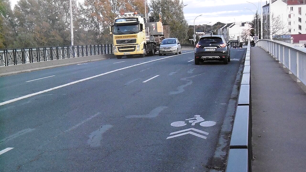 Pont de la Première-Armée-Française – VTC chauffeur privé 91210 MonChauffeurVIP