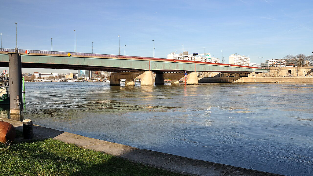Pont de Sèvres sur la Seine – VTC chauffeur privé 92310 MonChauffeurVIP