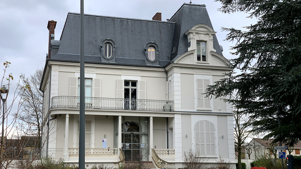 VTC Clichy-sous-Bois château terrasse patrimoine – chauffeur privé 93390 MonChauffeurVIP