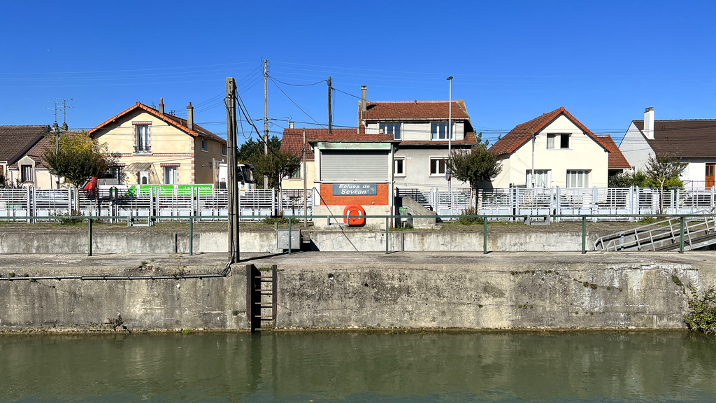 VTC Sevran écluse canal Ourcq patrimoine – chauffeur privé 93270 MonChauffeurVIP
