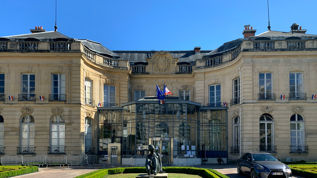VTC Épinay-sur-Seine hôtel de ville – chauffeur privé 93800 MonChauffeurVIP 06 18 33 21 74