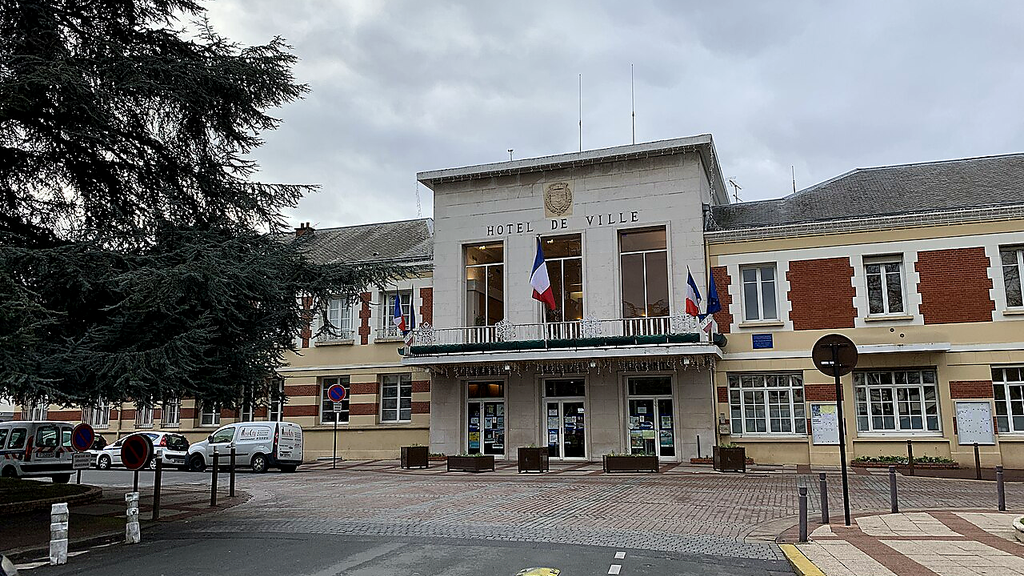 VTC Livry-Gargan hôtel de ville – chauffeur privé 93190 MonChauffeurVIP 06 18 33 21 74