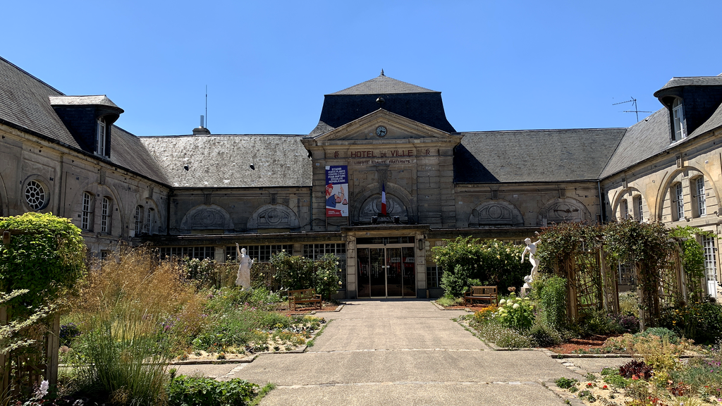 VTC Stains hôtel de ville – chauffeur privé 93240 MonChauffeurVIP 06 18 33 21 74