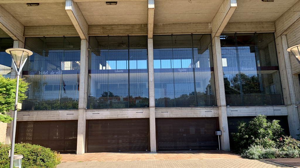 VTC Tremblay-en-France hôtel de ville – chauffeur privé 93290 MonChauffeurVIP 06 18 33 21 74